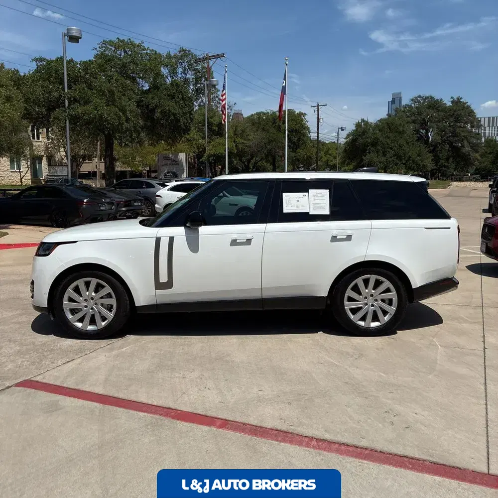 2024 Land Rover Range Rover SE P400