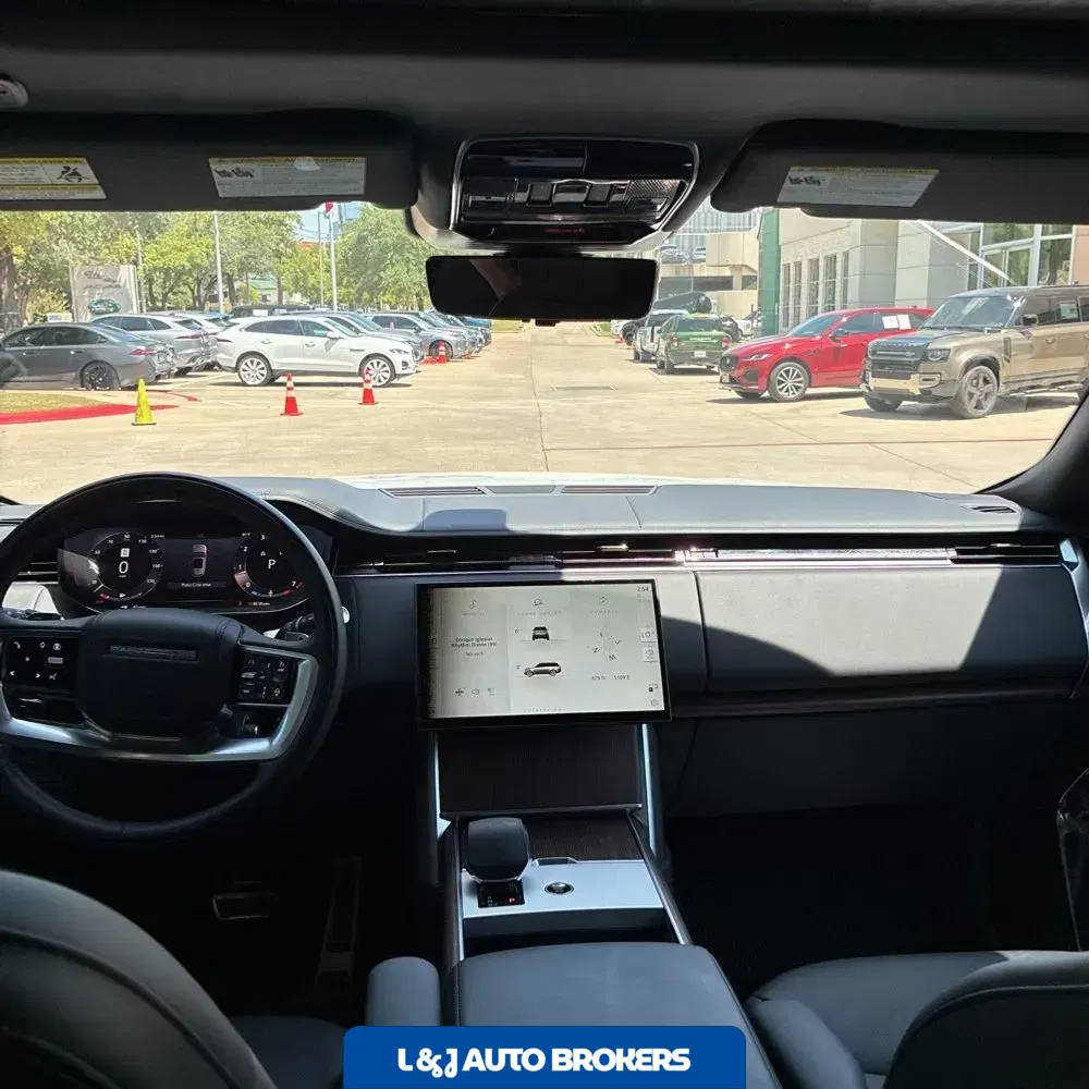2024 Land Rover Range Rover SE P400