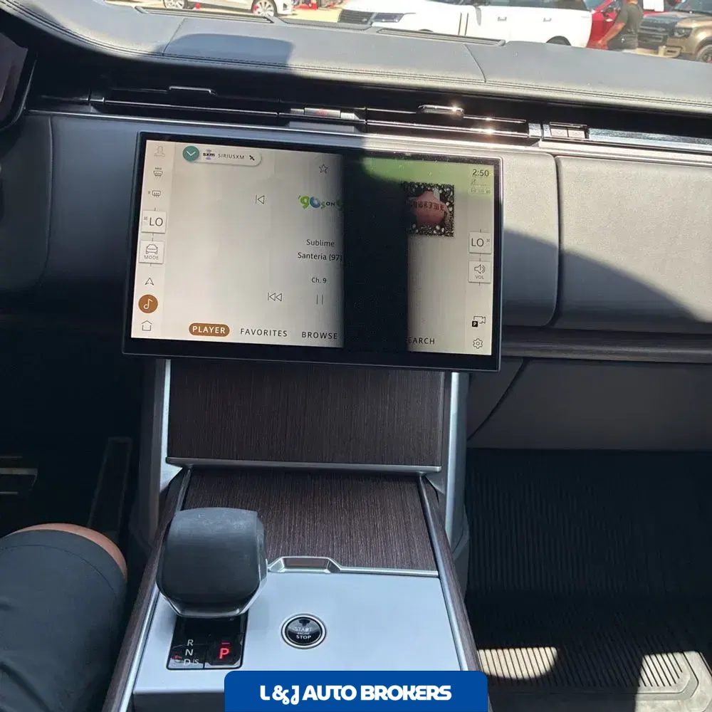 2024 Land Rover Range Rover SE P400