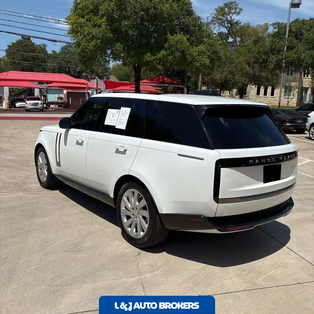 2024 Land Rover Range Rover SE P400