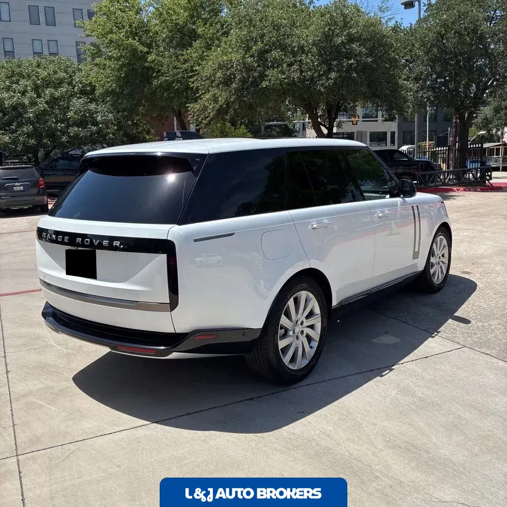2024 Land Rover Range Rover SE P400