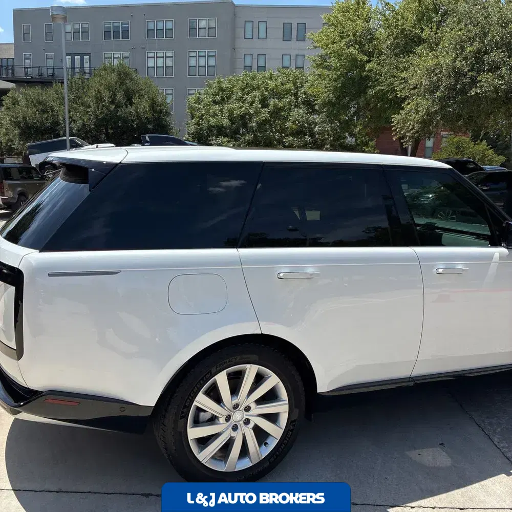 2024 Land Rover Range Rover SE P400