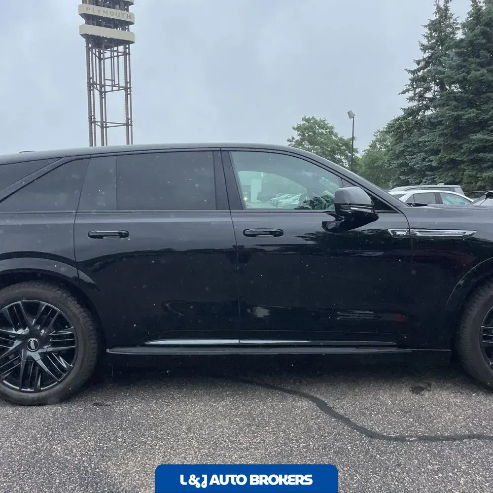 2025 Cadillac Escalade IQ Sport 2