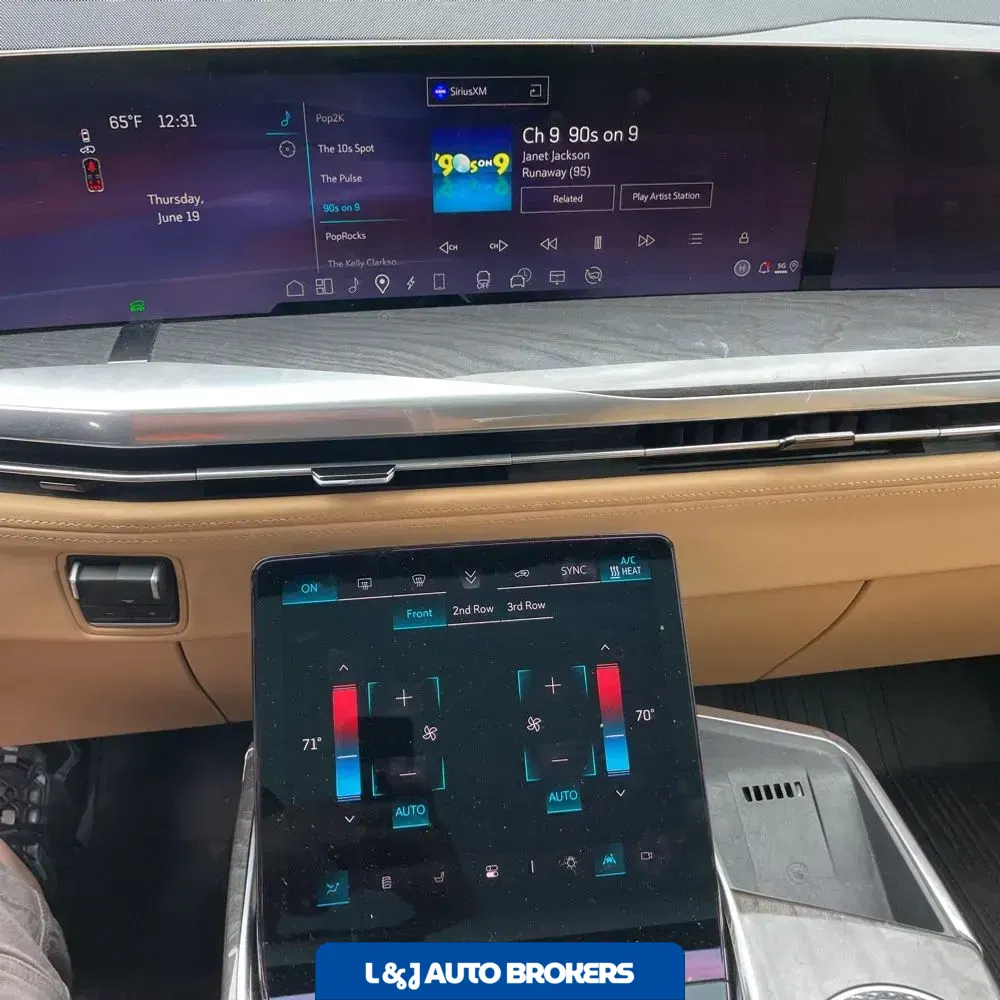 2025 Cadillac Escalade IQ Sport 2