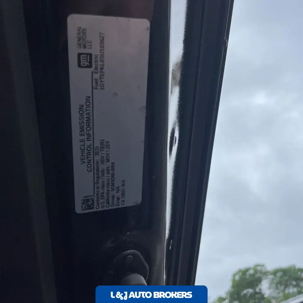 2025 Cadillac Escalade IQ Sport 2