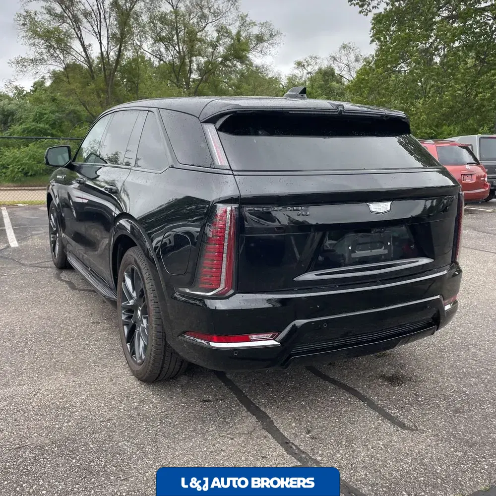 2025 Cadillac Escalade IQ Sport 2