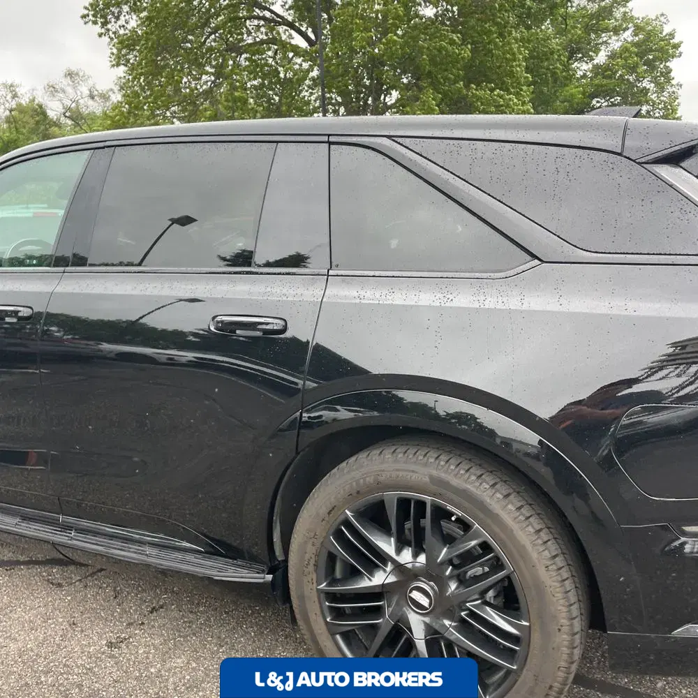 2025 Cadillac Escalade IQ Sport 2