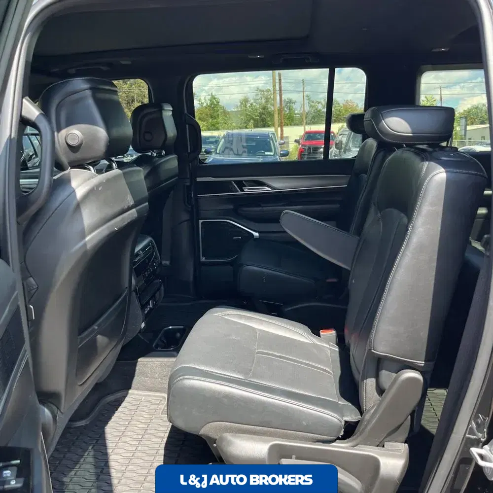 2023 Jeep Wagoneer Carbide