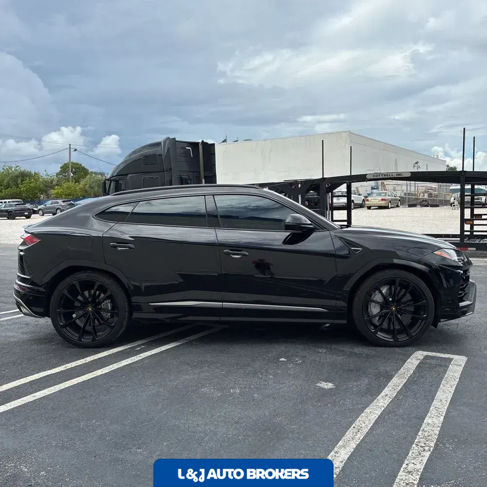 2020 Lamborghini Urus Base