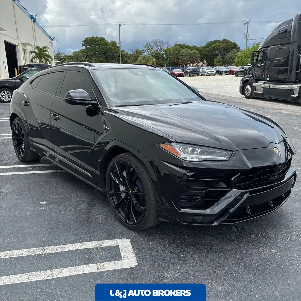 2020 Lamborghini Urus Base