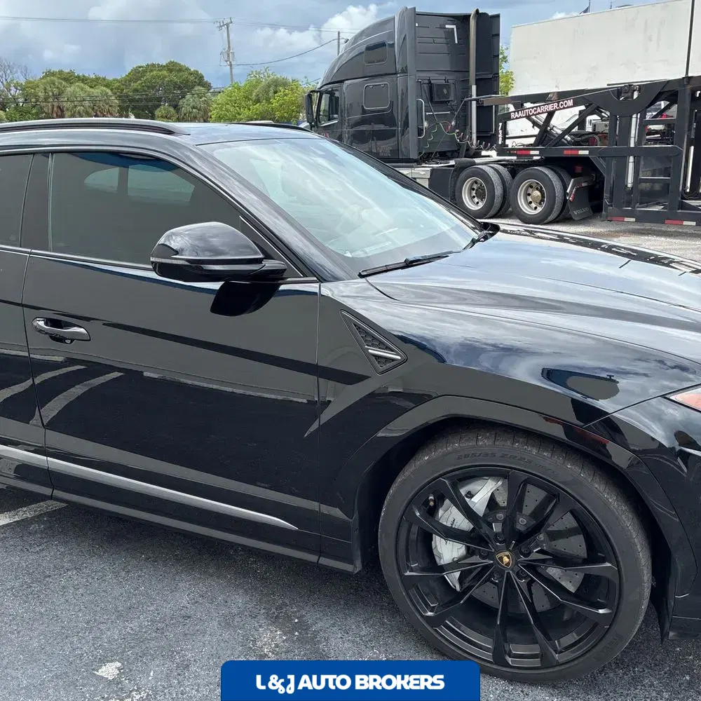2020 Lamborghini Urus Base