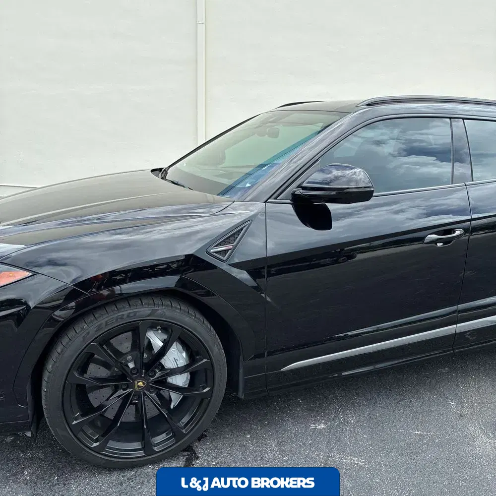 2020 Lamborghini Urus Base