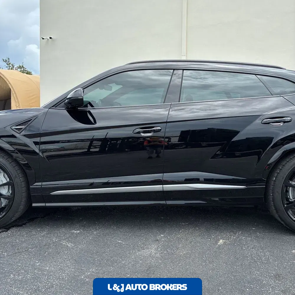 2020 Lamborghini Urus Base