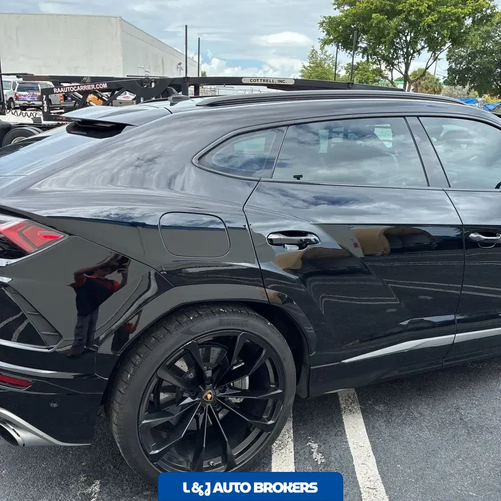 2020 Lamborghini Urus Base