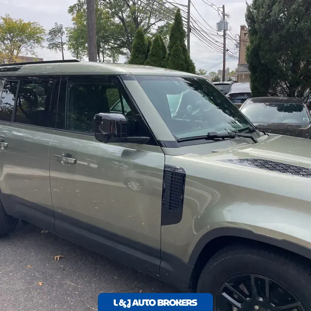 2024 Land Rover Defender 110 S P300