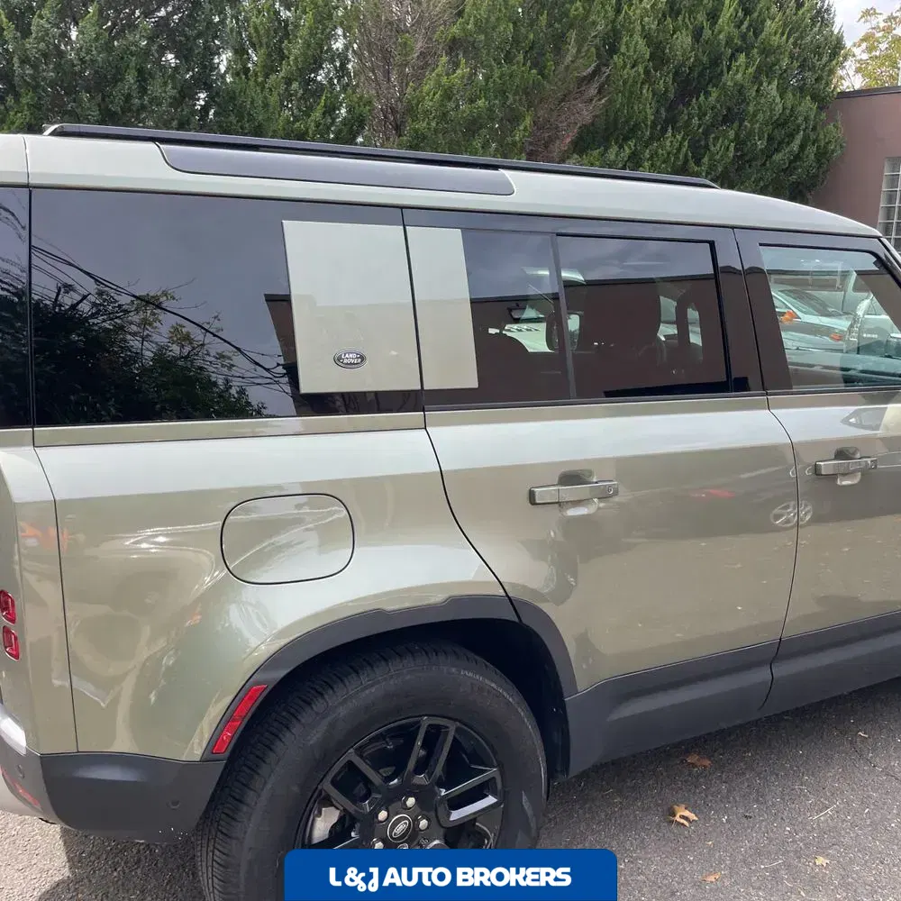 2024 Land Rover Defender 110 S P300