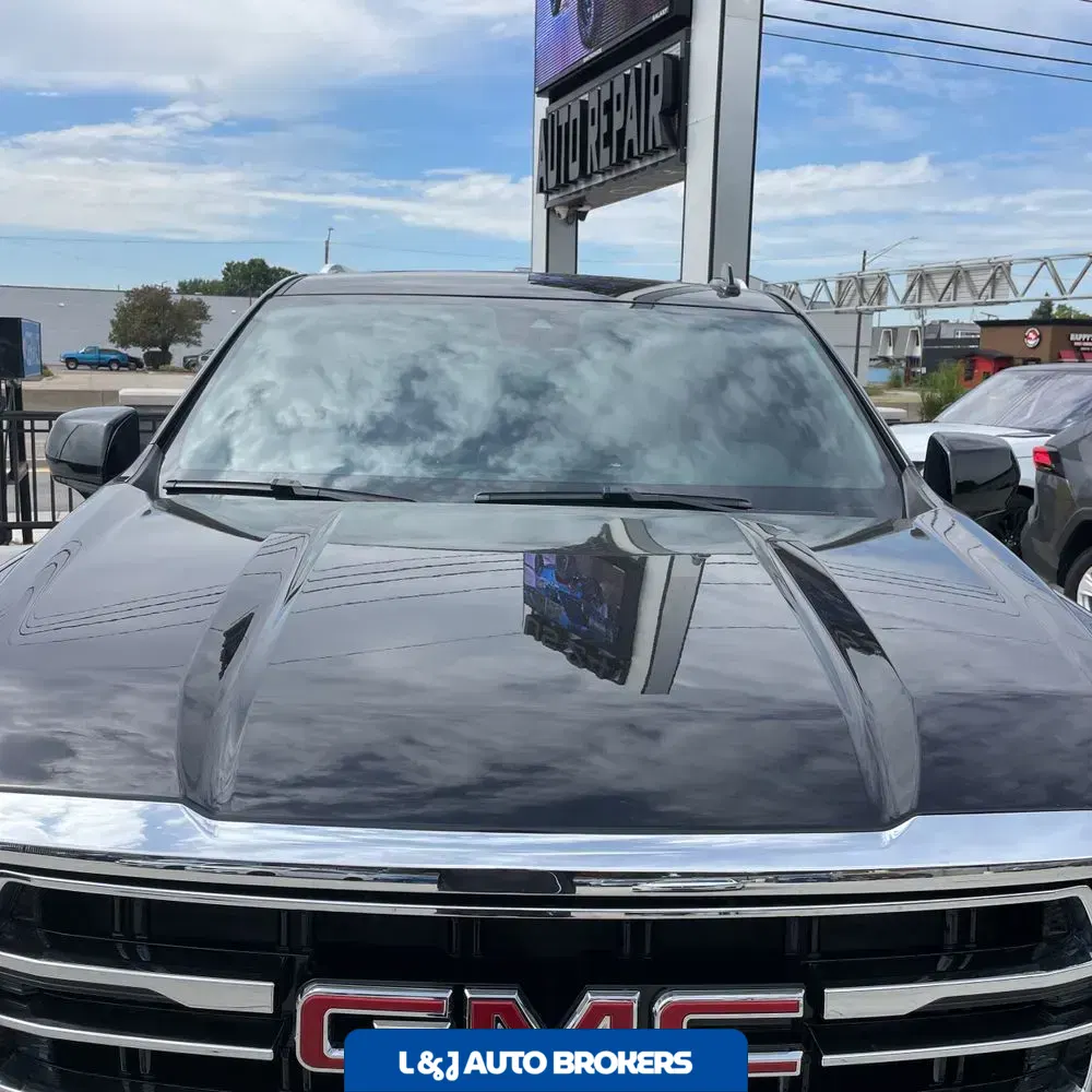2023 GMC Yukon SLT