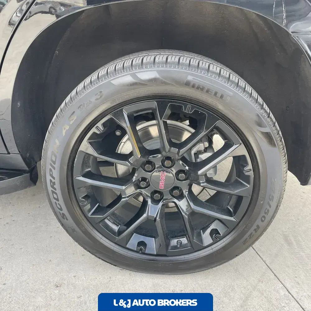 2023 GMC Yukon SLT