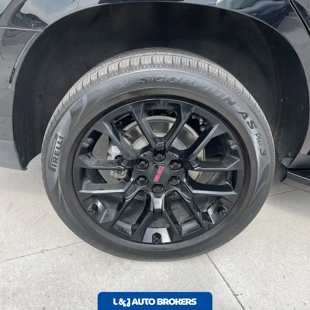 2023 GMC Yukon SLT