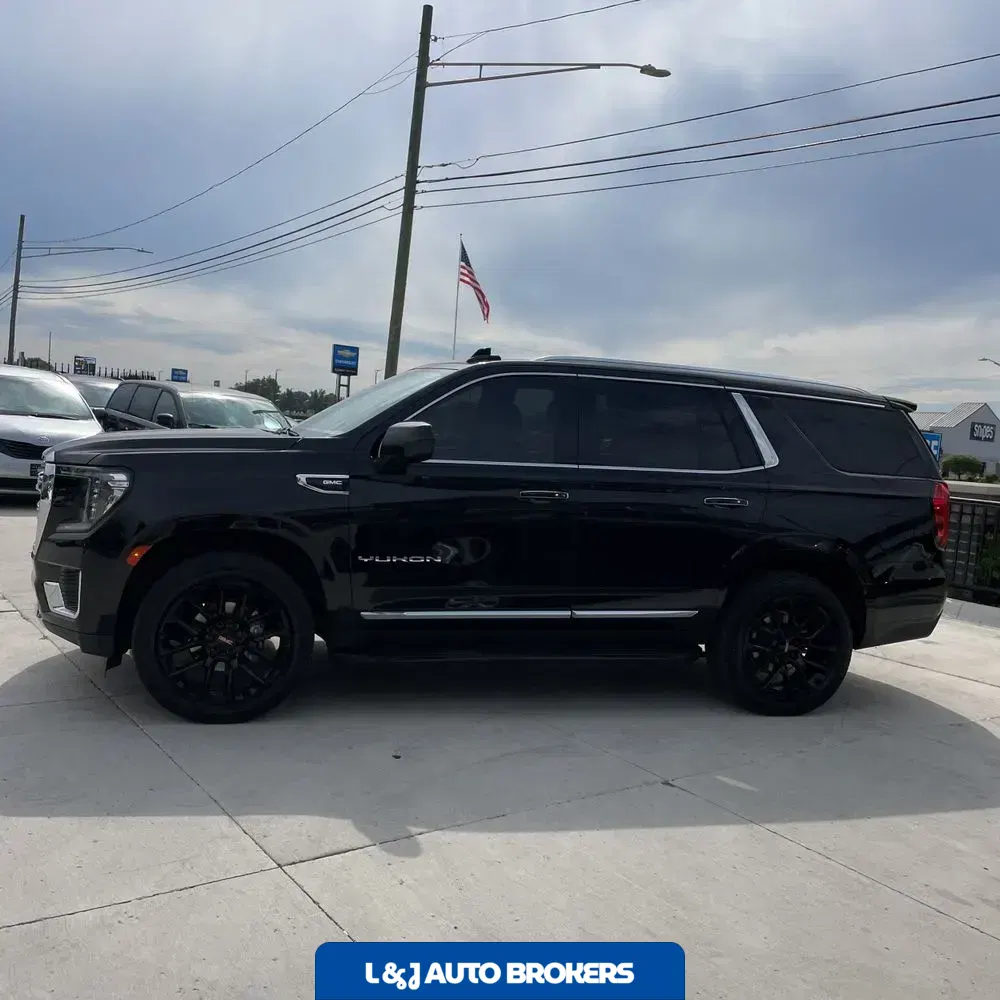 2023 GMC Yukon SLT