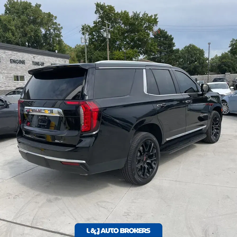 2023 GMC Yukon SLT