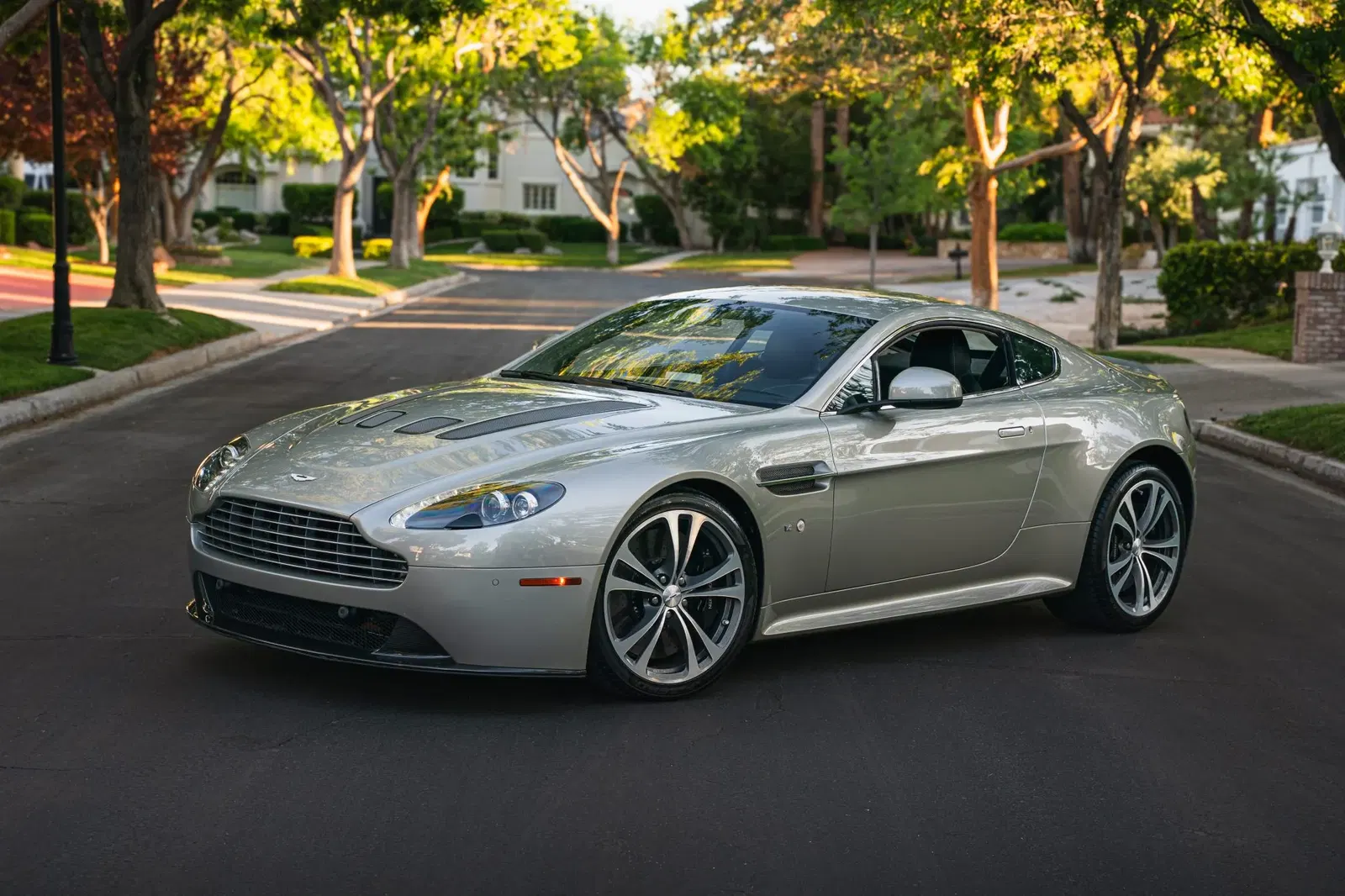 6k-Mile 2017 Aston Martin V12 Vantage S 7-Speed