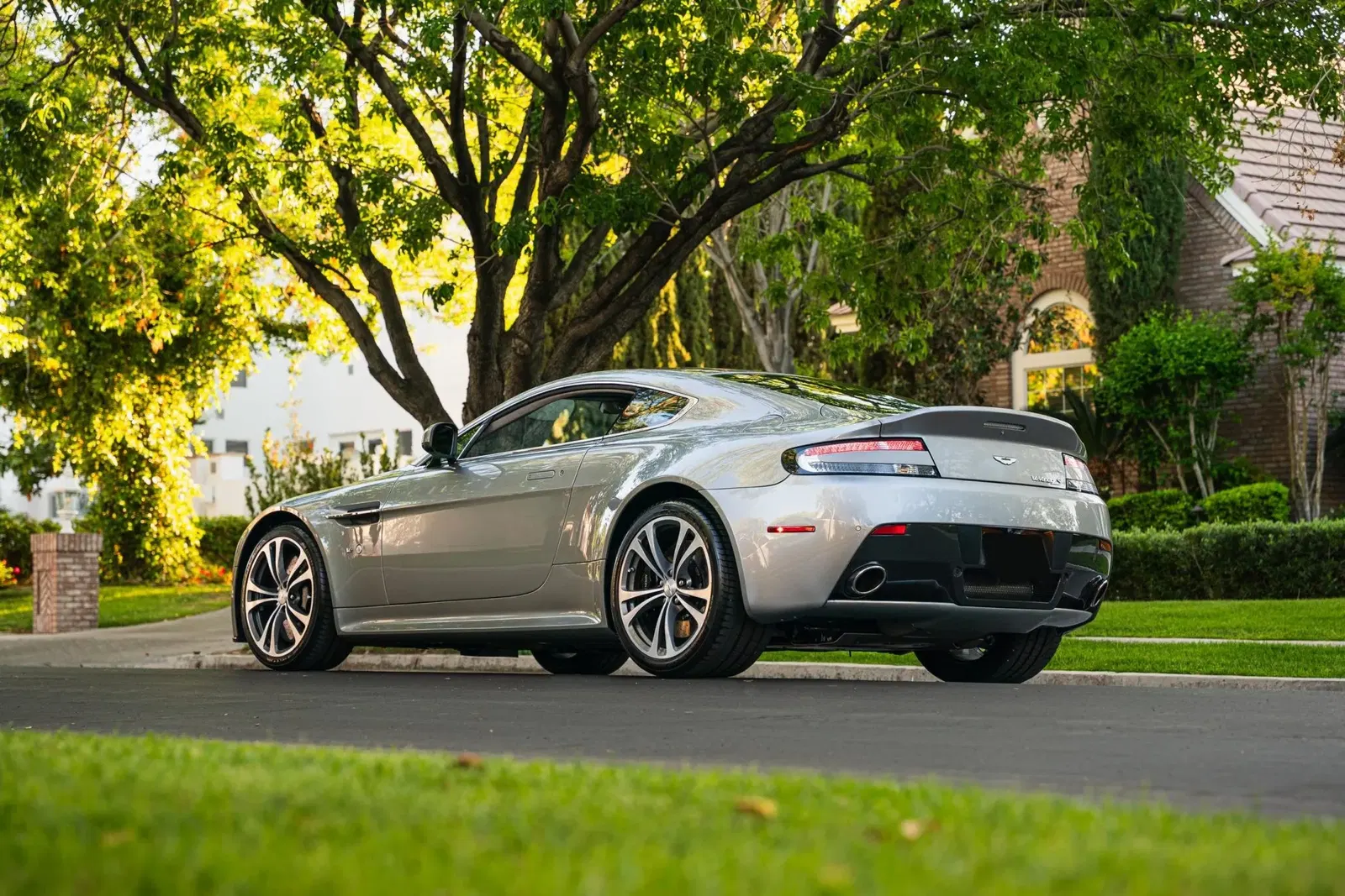 6k-Mile 2017 Aston Martin V12 Vantage S 7-Speed