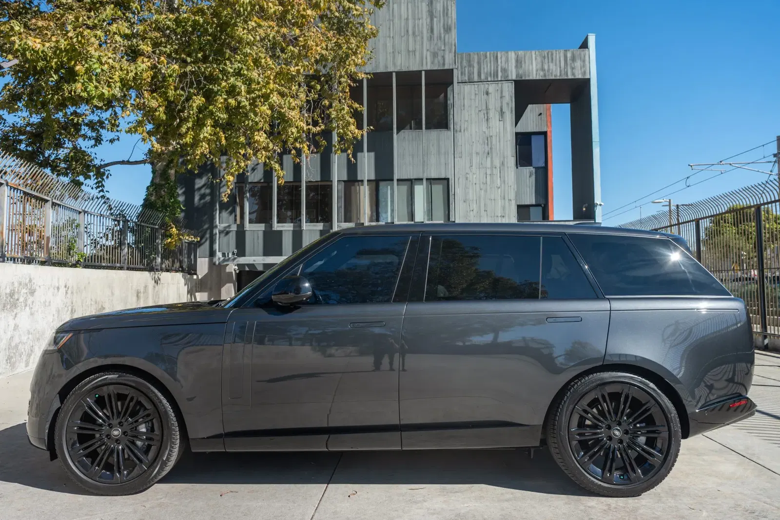 2024 Land Rover Range Rover P400 SE LWB