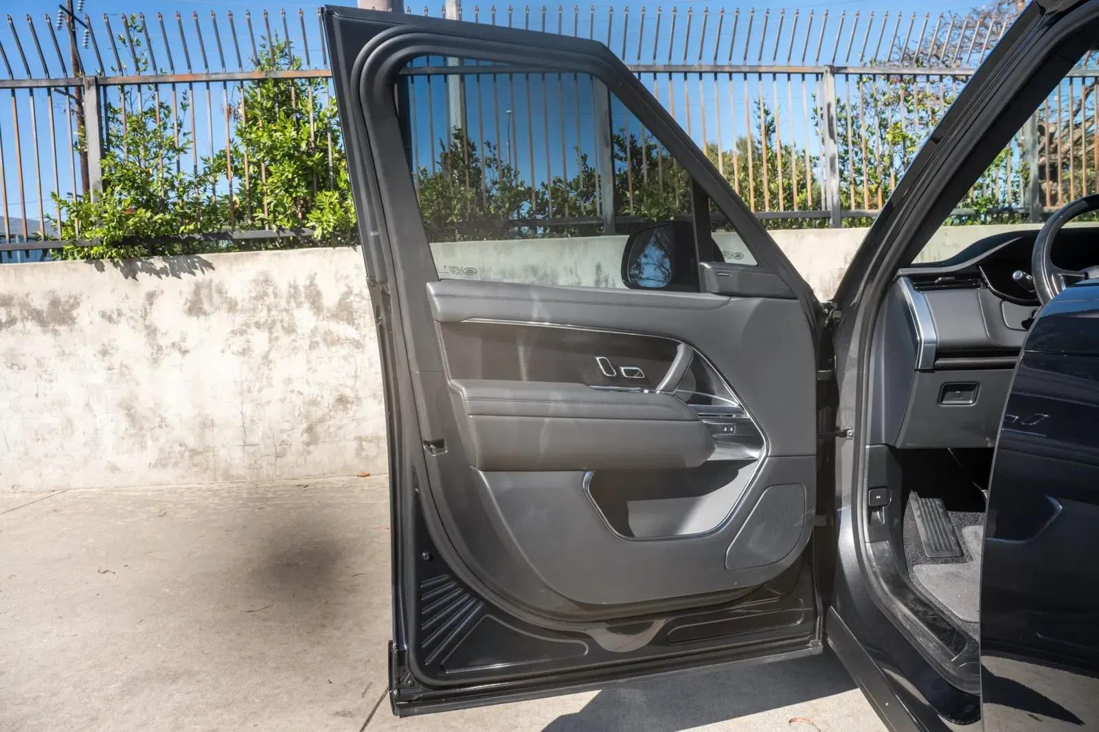 2024 Land Rover Range Rover P400 SE LWB