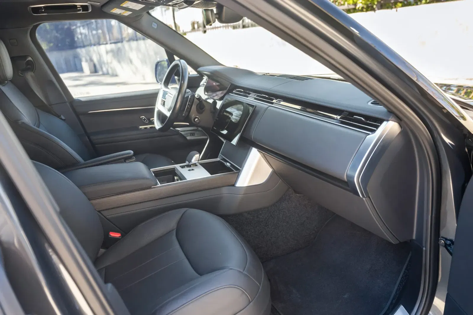 2024 Land Rover Range Rover P400 SE LWB