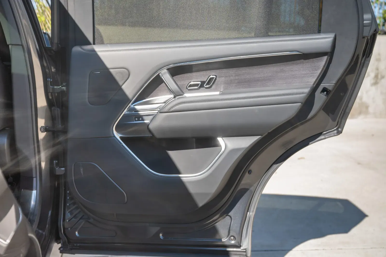 2024 Land Rover Range Rover P400 SE LWB