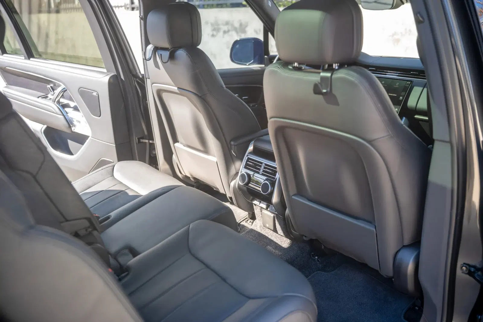 2024 Land Rover Range Rover P400 SE LWB