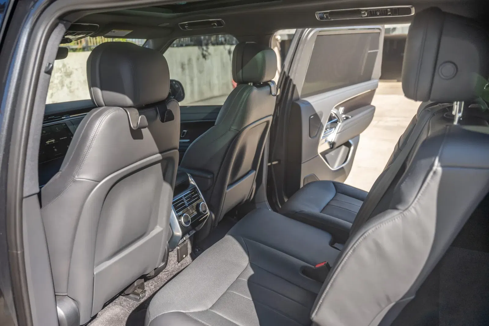 2024 Land Rover Range Rover P400 SE LWB