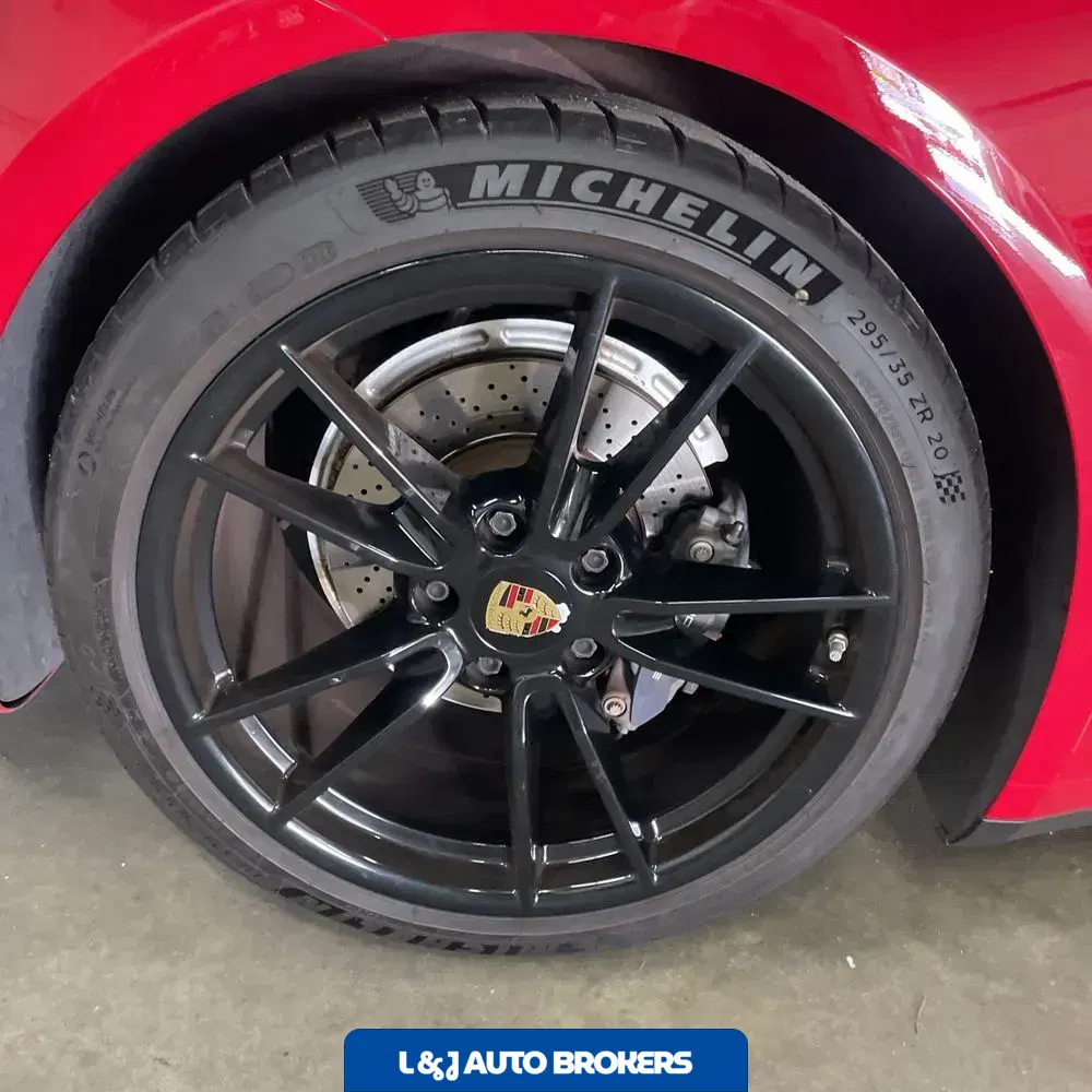 2021 Porsche 911 Carrera