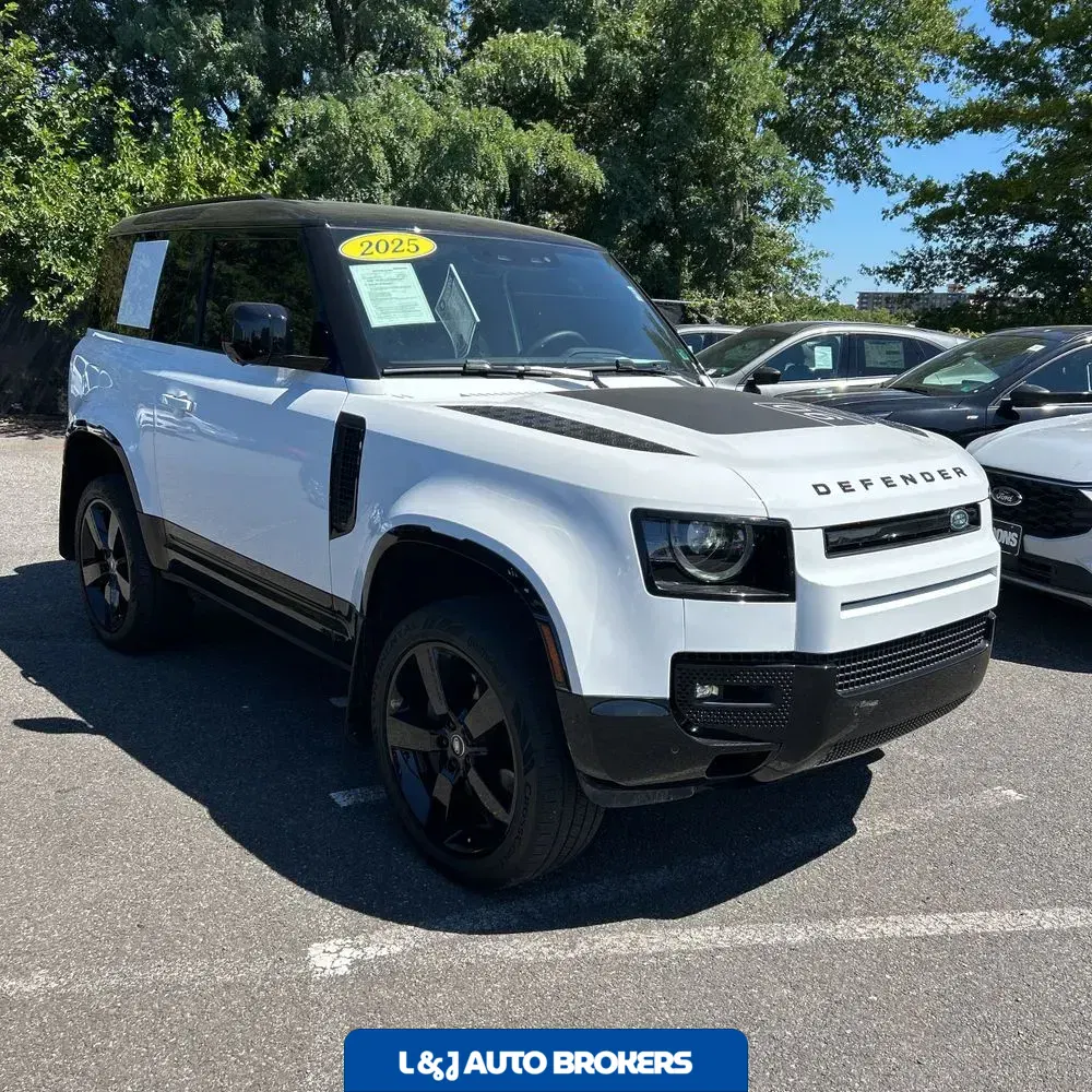 2025 Land Rover Defender 90 P400 X-Dynamic SE