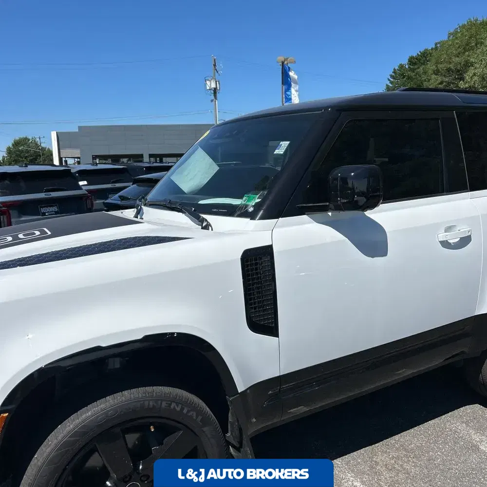 2025 Land Rover Defender 90 P400 X-Dynamic SE