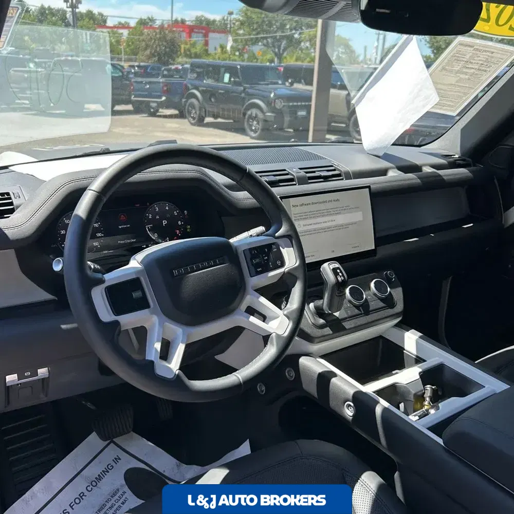2025 Land Rover Defender 90 P400 X-Dynamic SE