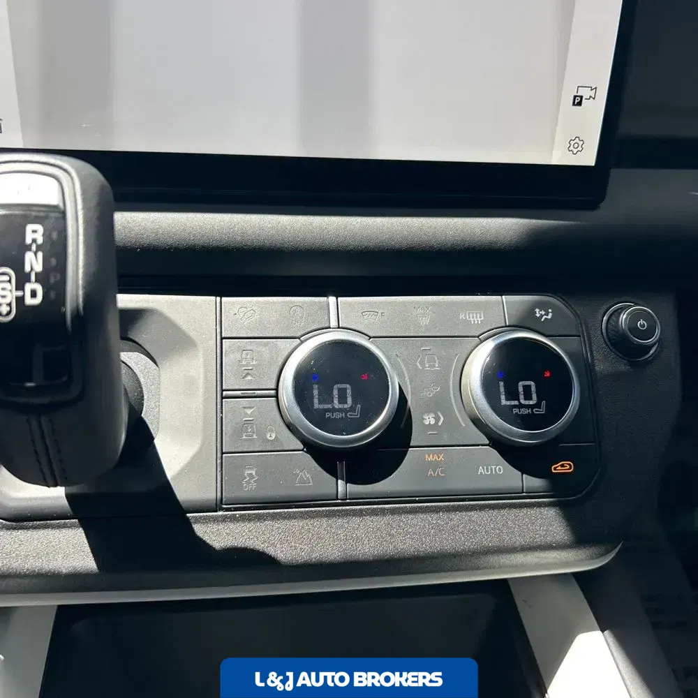 2025 Land Rover Defender 90 P400 X-Dynamic SE
