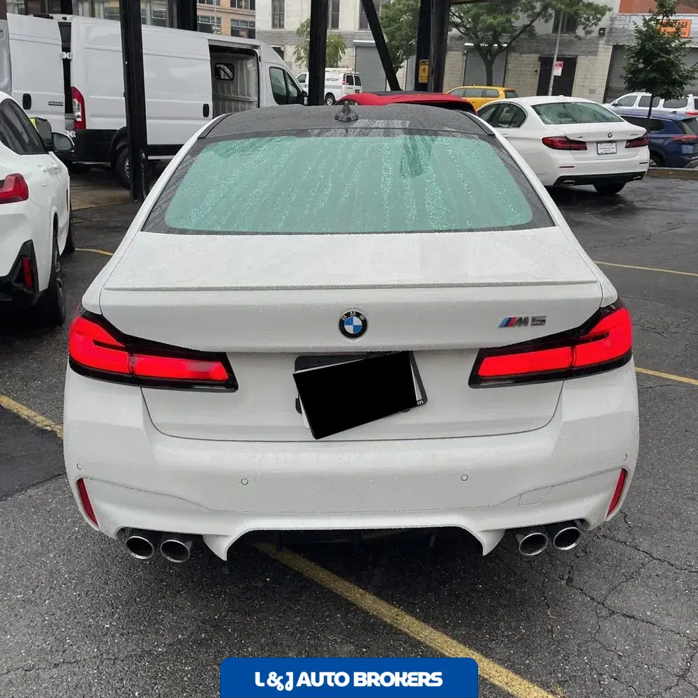 2023 BMW M5