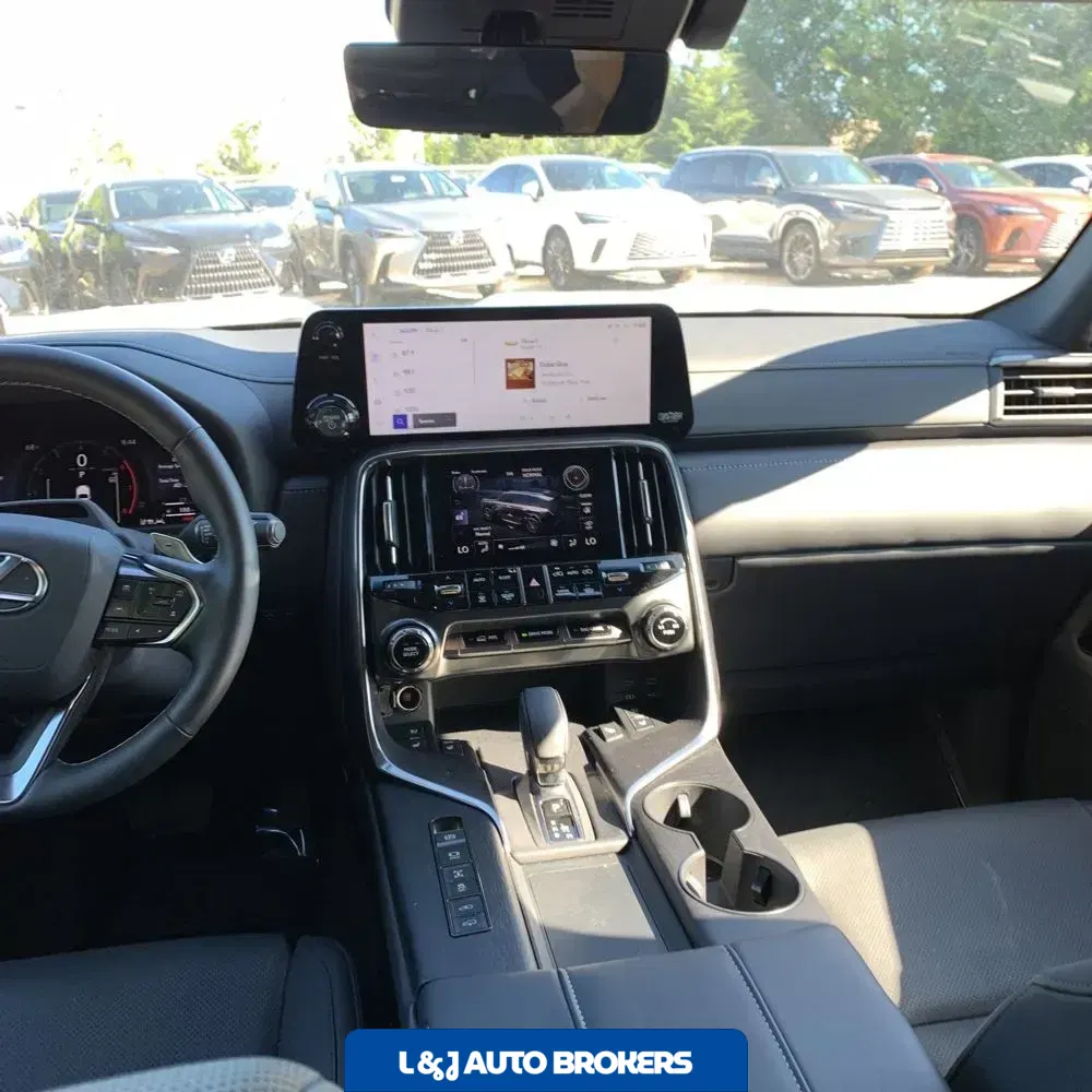 2025 Lexus LX 700h Overtrail