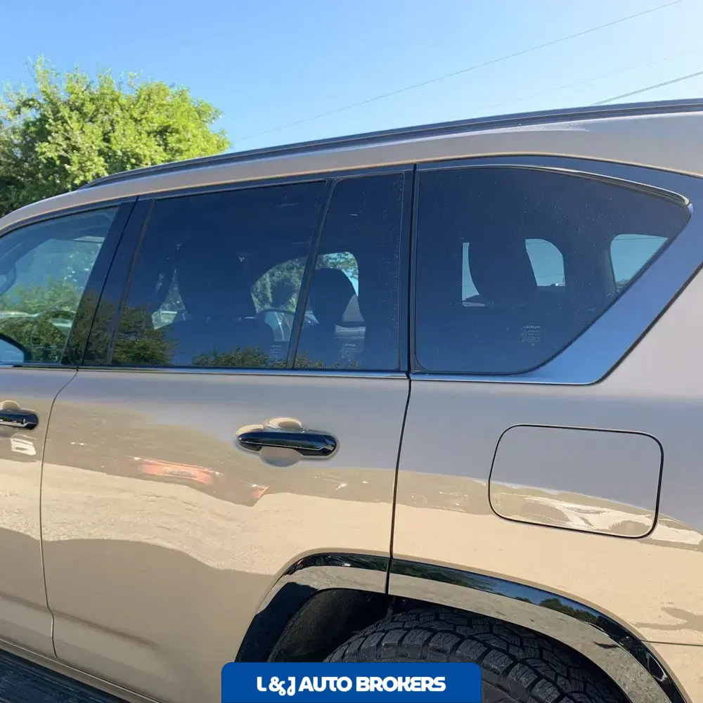 2025 Lexus LX 700h Overtrail