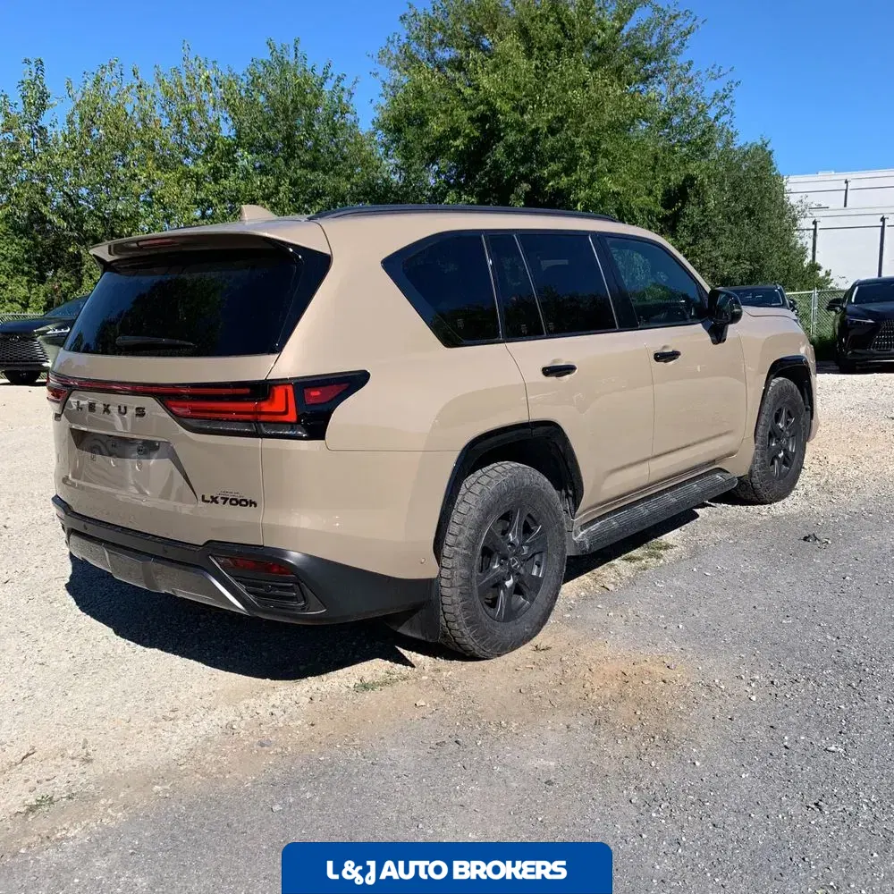 2025 Lexus LX 700h Overtrail