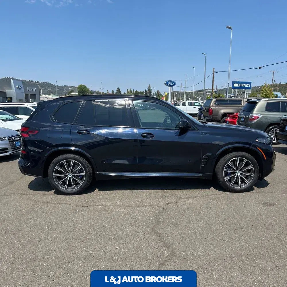 2024 BMW X5 M60i
