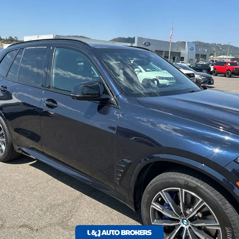 2024 BMW X5 M60i
