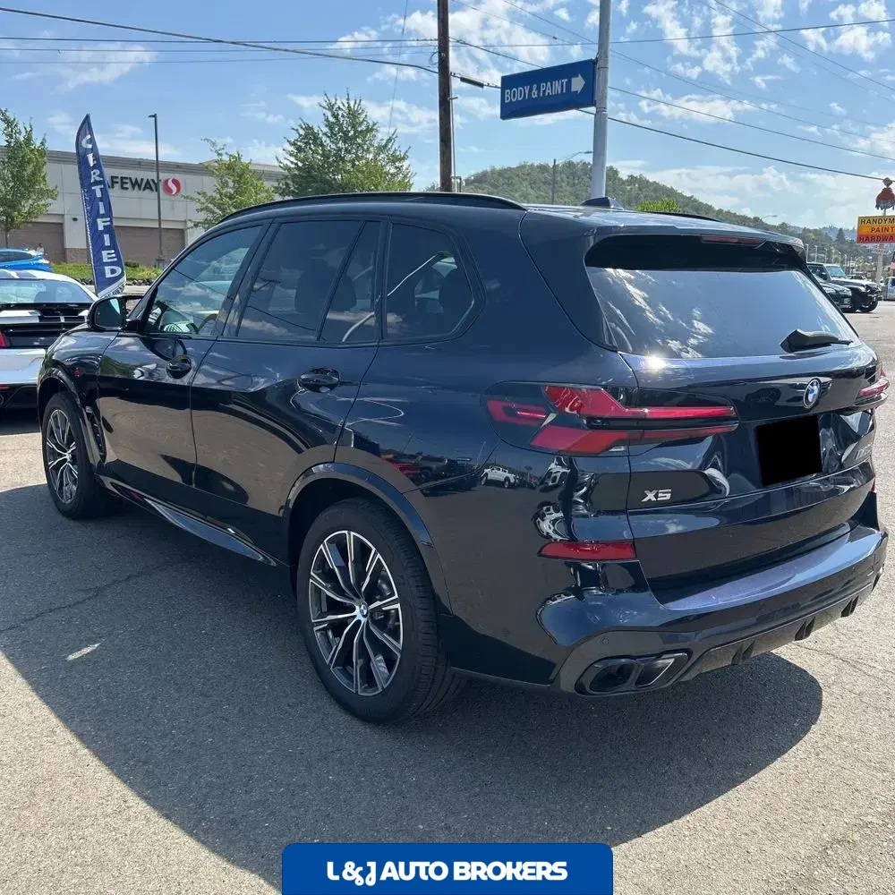 2024 BMW X5 M60i