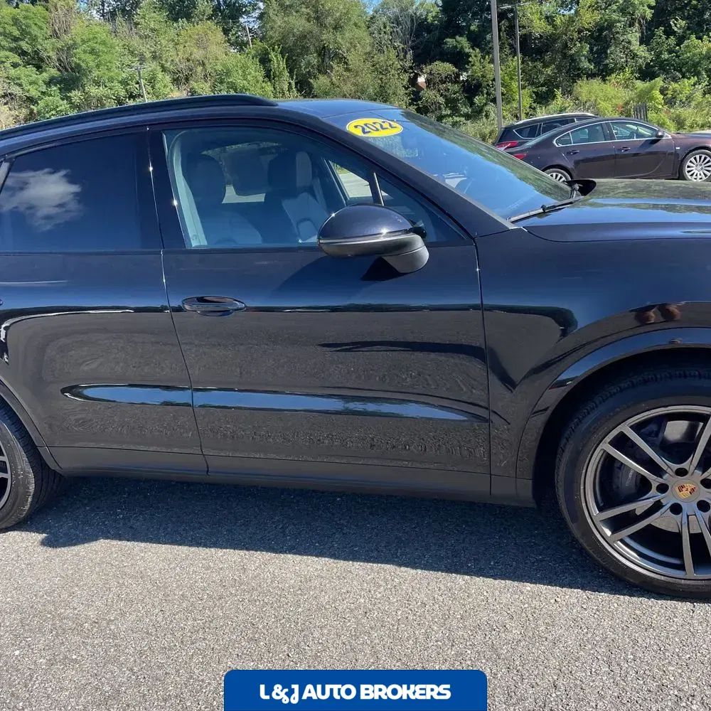 2022 Porsche Cayenne Platinum Edition