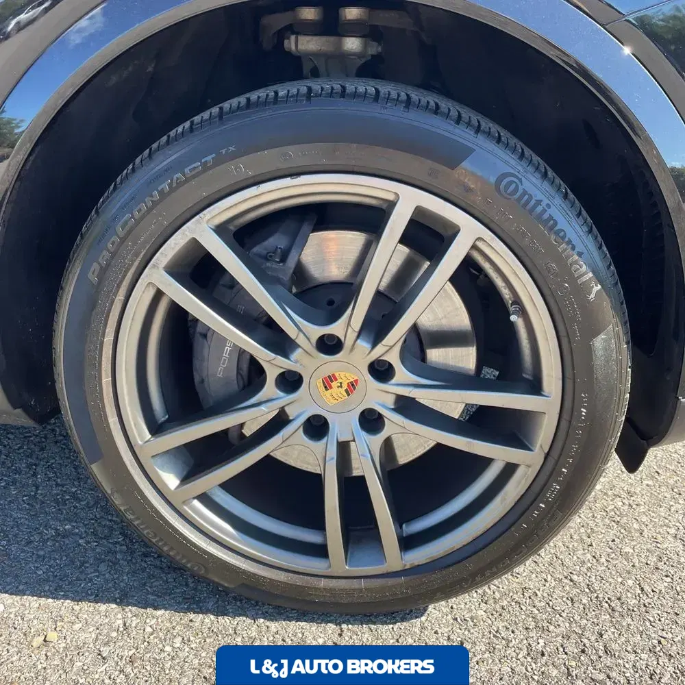 2022 Porsche Cayenne Platinum Edition