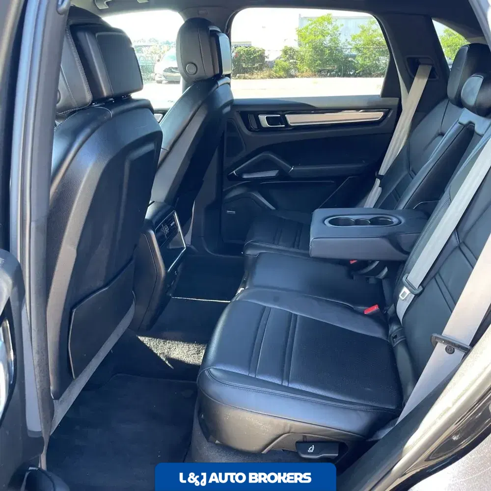 2022 Porsche Cayenne Platinum Edition