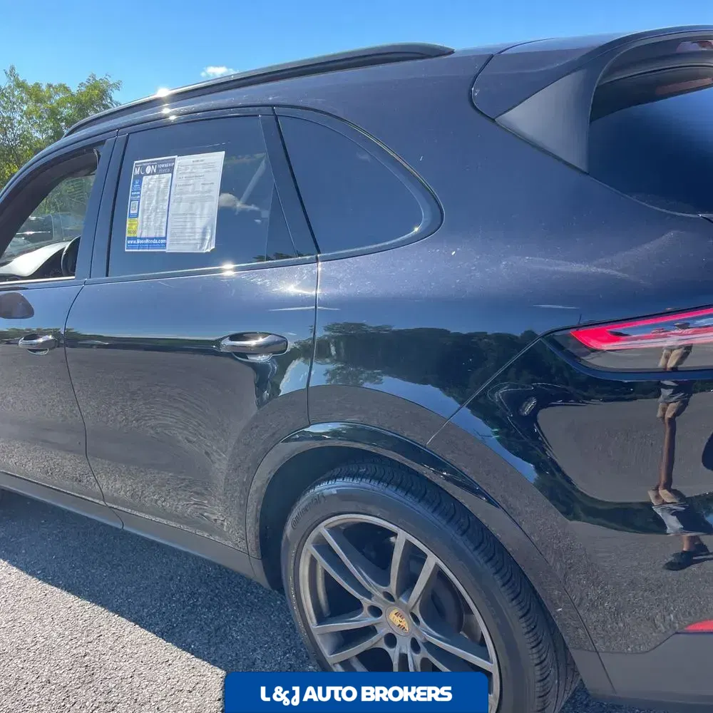 2022 Porsche Cayenne Platinum Edition