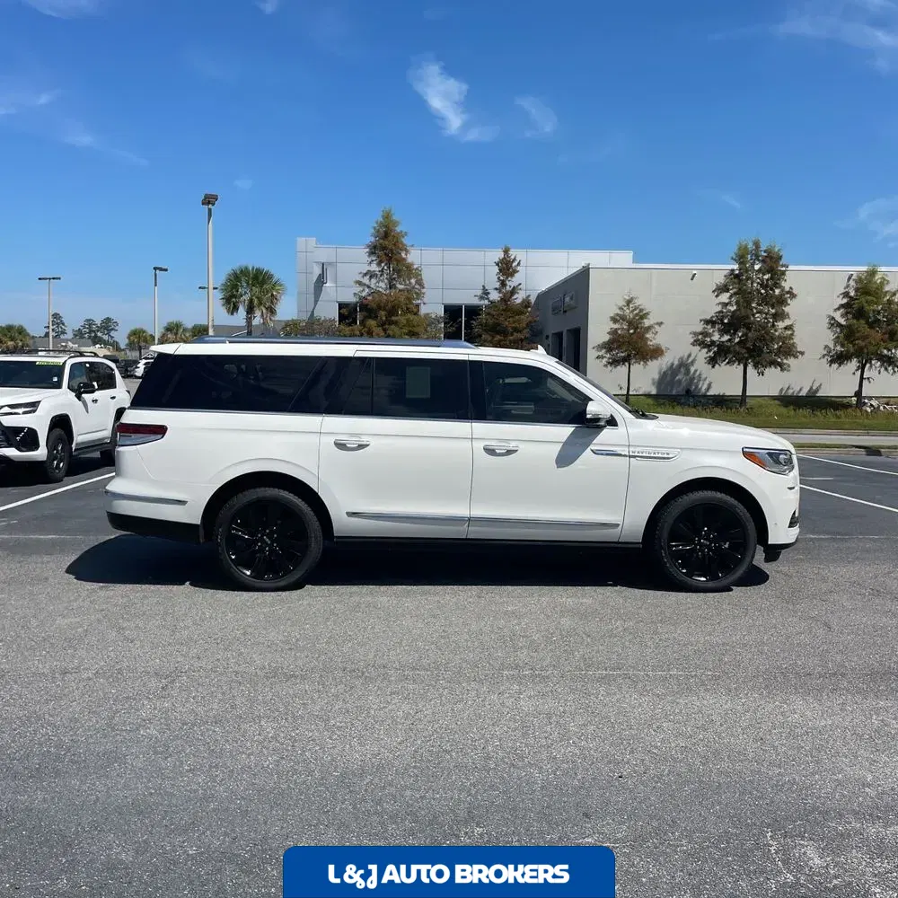 2023 Lincoln Navigator L Reserve